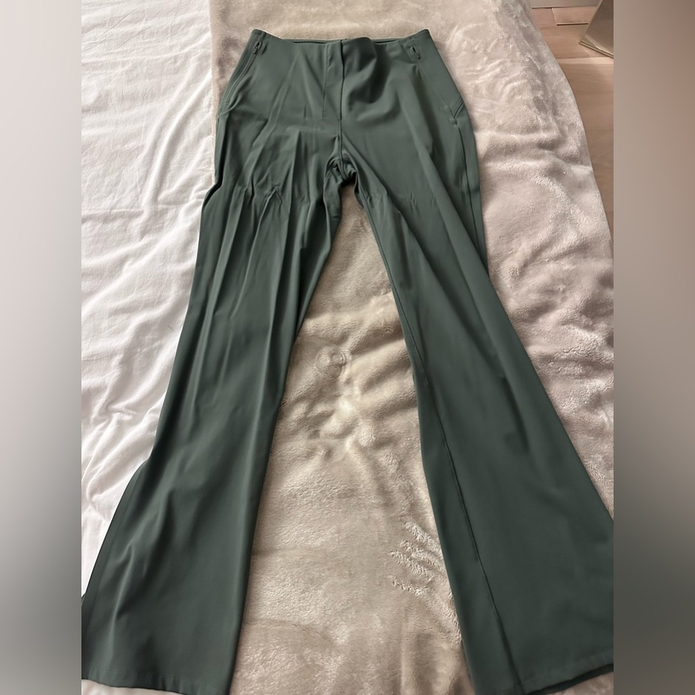 Lululemon Smooth Fit Pull-On High-Rise Pant
Regular With Slit.